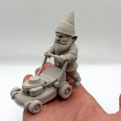 Gnome Làm Vườn Cắt Cỏ (Lawn Mower Garden Gnome)