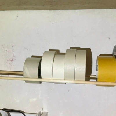 Giá treo băng keo gắn tường dùng thanh dowel gỗ 9 mm