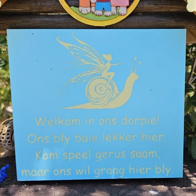 Bảng chào mừng cho khu vườn cổ tích