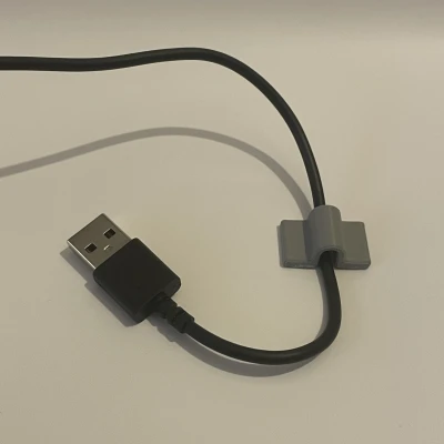 Bộ dẫn dây bàn làm việc cho USB/Lightning/Charger (Desk Cable Router)