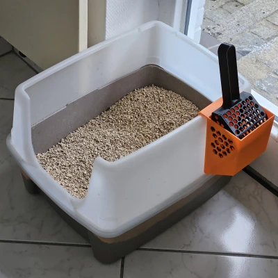 Muỗng xúc cát vệ sinh cho mèo có đế