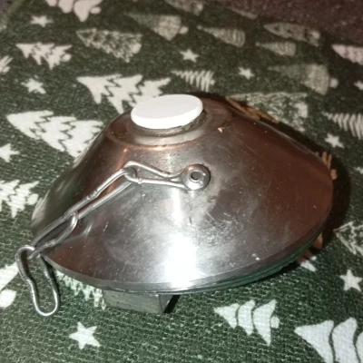 Nút bịt kín tạm thời cho cổ châm nhiên liệu của bình xăng