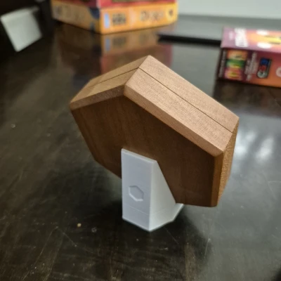 Chân Trưng Bày Wyrmwood Hex Vault (Wyrmwood Hex Vault Display Stand)