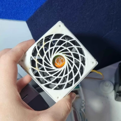 Lưới quạt và vỏ Noctua (Noctua fan grid and case)