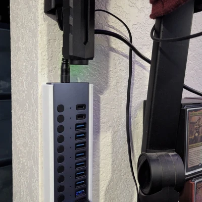 Giá Treo Tường USB Hub (USB Hub Wall Mount)