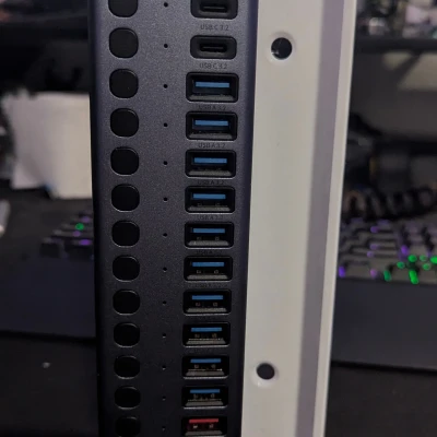 Giá Treo Tường USB Hub (USB Hub Wall Mount)