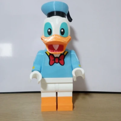 Donald Duck Giant Minifig