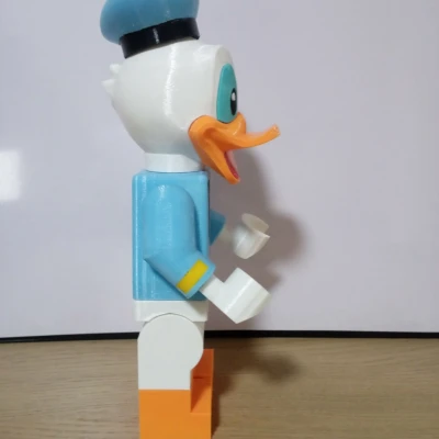 Donald Duck Giant Minifig