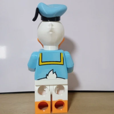 Donald Duck Giant Minifig