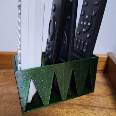 Remote holder x4 – Giá để 4 remote dựng đứng