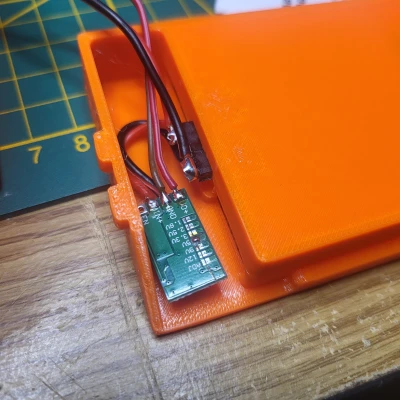 Vỏ QMX cho pin Baofeng kèm loa (QMX housing for Baofeng batteries with speaker)