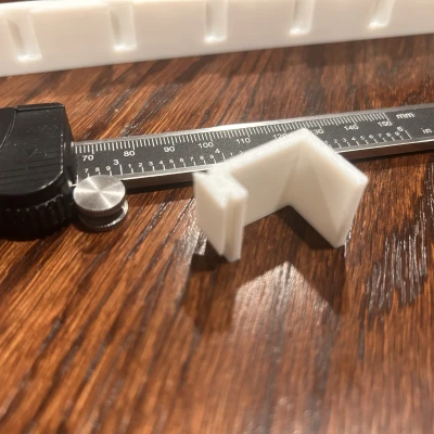 Giá đỡ nắp đa năng cho cửa tủ bếp