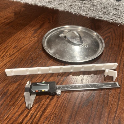 Giá đỡ nắp đa năng cho cửa tủ bếp