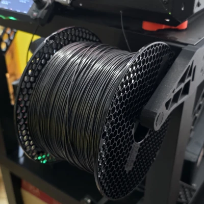 Giá đỡ spool gắn vào chân bàn IKEA LACK