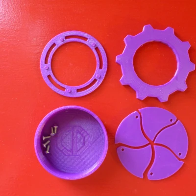 Hộp Iris Door Box (hộp lặt vặt có cửa iris)