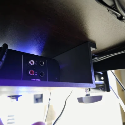 MOTO M2 Under Desktop Mount – Khay gắn dưới bàn cho MOTU M2