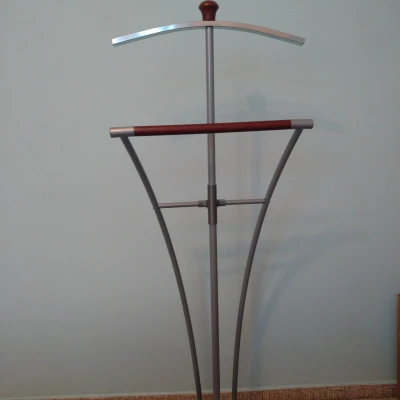 němý sluha - výztuha (gia cường)