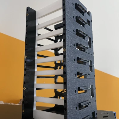 Khay HDD hot swappable (hot swappable HDD cage) dùng SATA panel mount