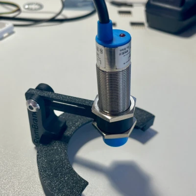 Giá đỡ proximity sensor LJ18A3-8Z/BX cho đồng hồ nước Sensus 620