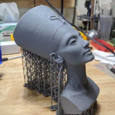 Tượng bán thân Nefertiti (Hollowed/Rỗng ruột)