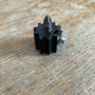 Đầu giữ bit tua vít nhỏ gọn cho chỗ hẹp, khóa bằng ốc M3