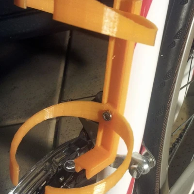 Giá đỡ bình nước cho xe đạp (Stojan na lahve na kola)