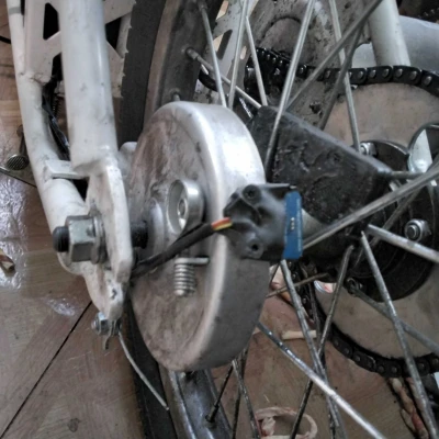 Scooter - Giá giữ nam châm cho nan hoa (Spoke Magnet Holder)