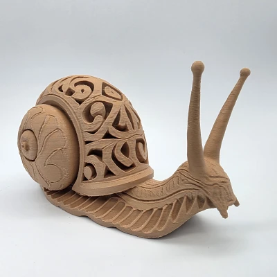 Totem Ốc Sên Chạm Khắc (Carved Snail Totem)