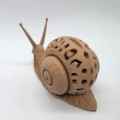 Totem Ốc Sên Chạm Khắc (Carved Snail Totem)