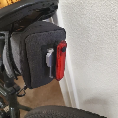 Hệ thống ngàm gắn tháo rời cho đèn hậu xe đạp