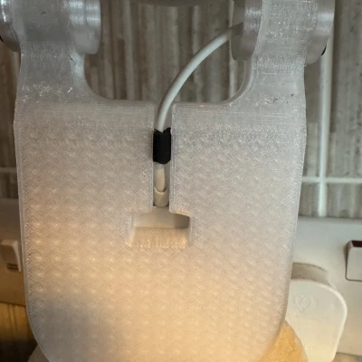 Giá đỡ MagSafe nam châm gắn dưới tủ bếp (gập gọn)