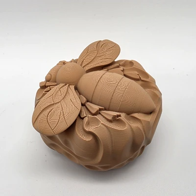 Tượng Ong Mật (Honey Bee Sculpture)