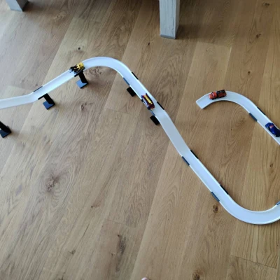 Đường Đua Xe Đồ Chơi Đơn Giản