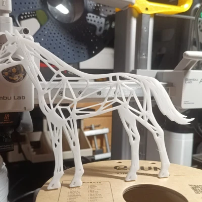 Ngựa theo đường nét hình học (Geometric Lines)