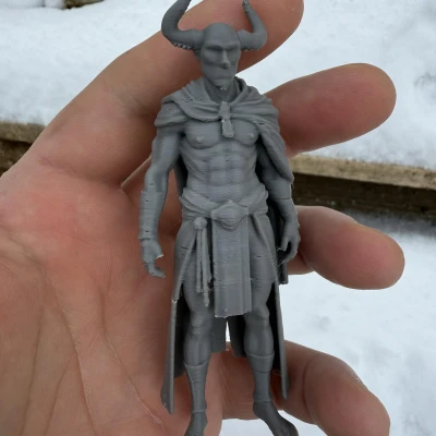 Satan phòng gym có sừng (Fitness gym Satan with horns)