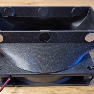 Heizkörper Lüfter – Giá đỡ gắn quạt 120mm dưới radiator bằng nam châm