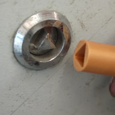 Chìa khóa tam giác cho tủ điện \ TRIANGLE KAY ELETRICAL BOX