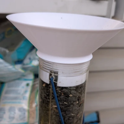 Phễu đổ thức ăn cho máng chim (Birdfeeder funnel)
