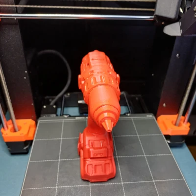 AKU Vrtací šroubovák (Máy khoan/vặn vít pin)